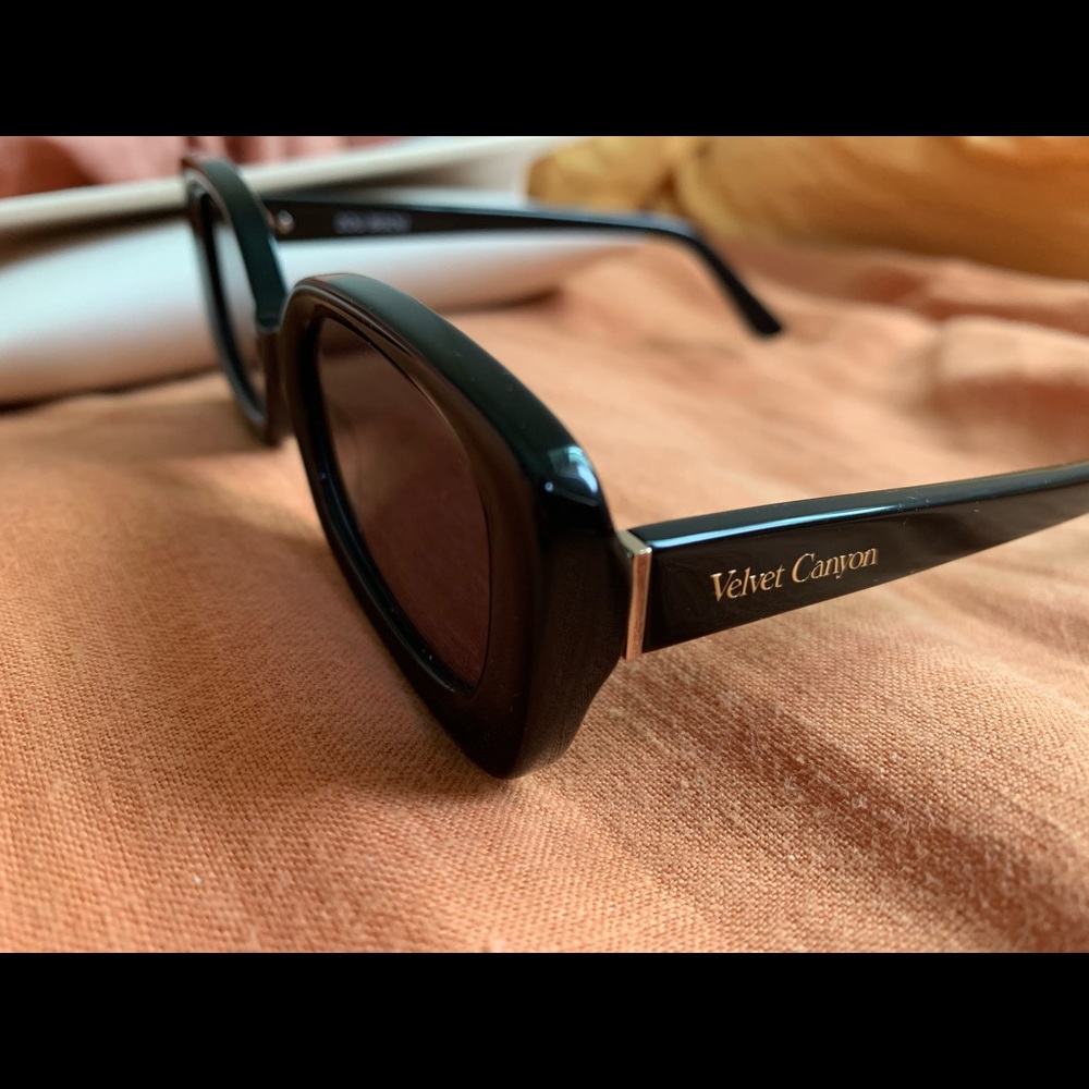 Velvet canyon zou bisou black sunglasses